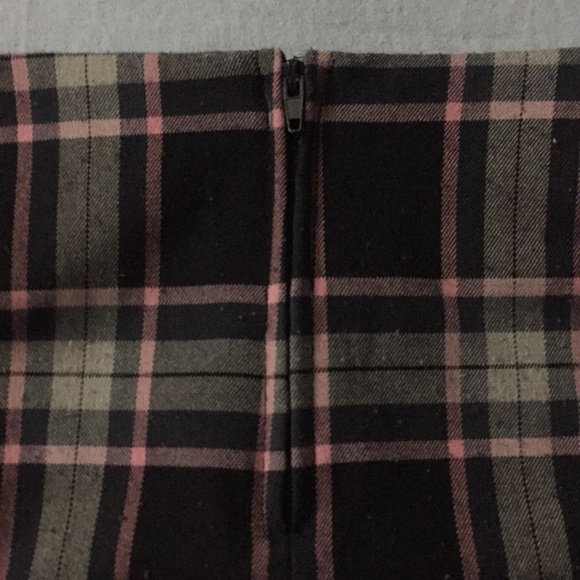 Plaid mini skirt w lace trim - Picture 2 of 6